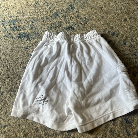 Women’s Nike chrome swish short white small - Picture 5 of 5